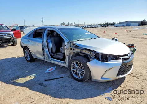 2017 Toyota Camry Le z USA, uszkodzony, nr VIN 4T1BF1FK6HU637187